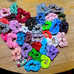 35 Scrunchies! 🎀